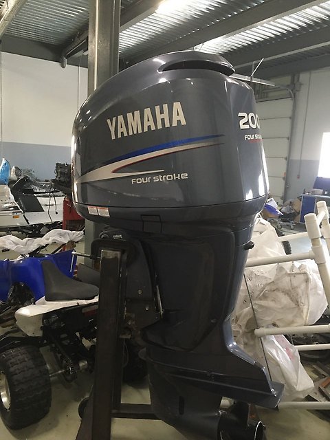 Лодочный мотор Yamaha 200 л.с. 4-х тактный