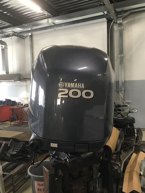 Лодочный мотор Yamaha 200 л.с. 4-х тактный